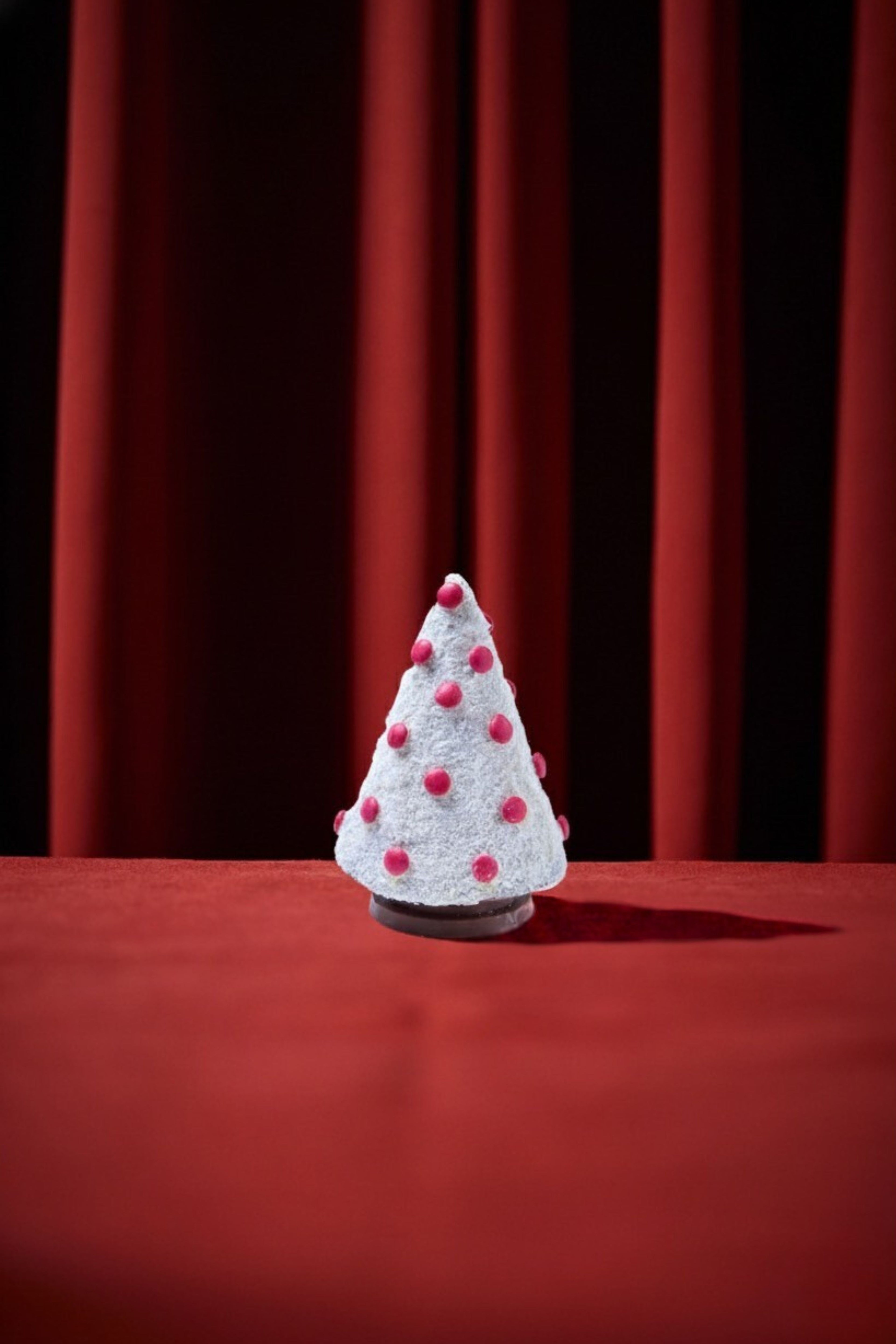 Albero decorato di cioccolato al latte