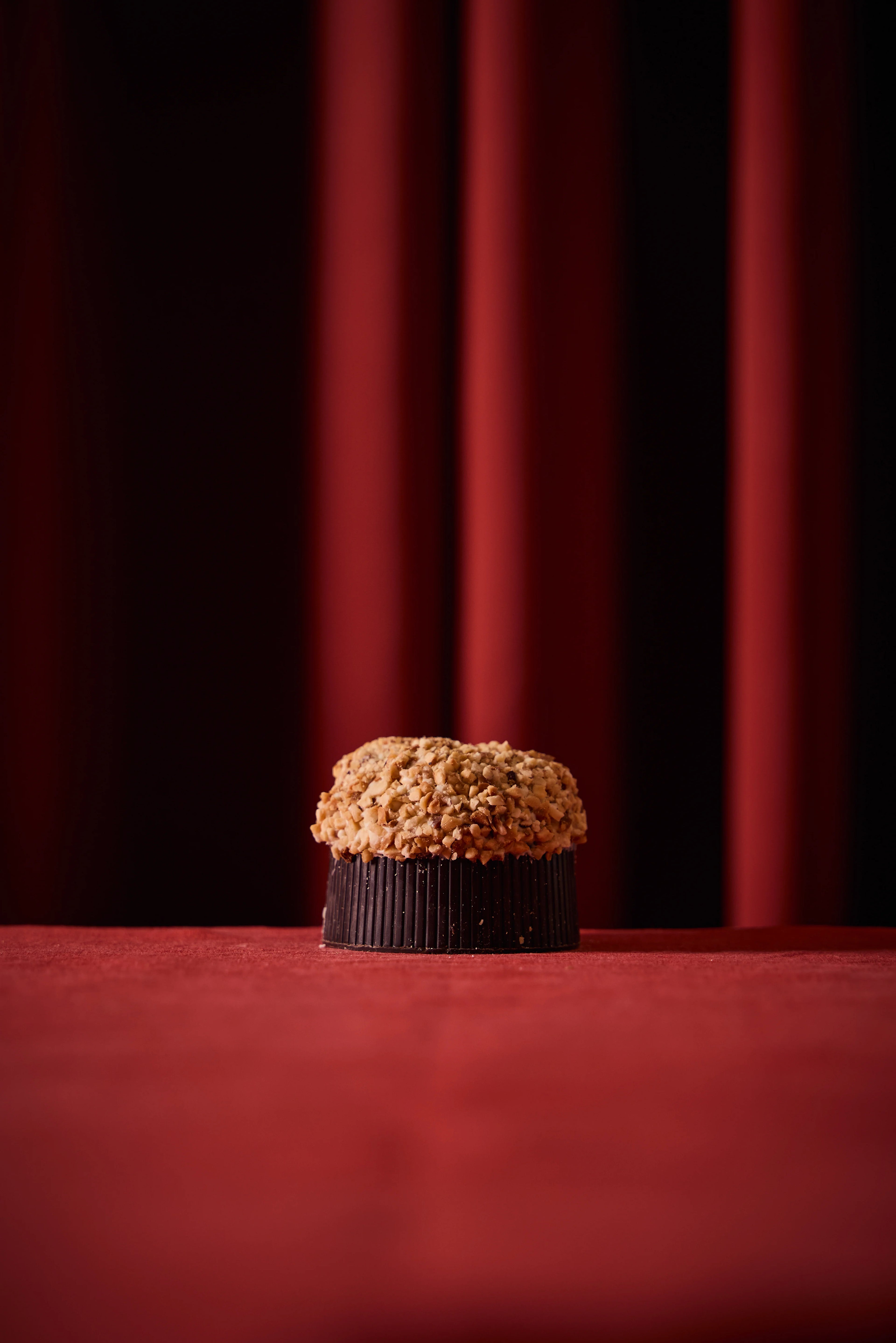 Panettoncino di cioccolato fondente con granella di nocciola