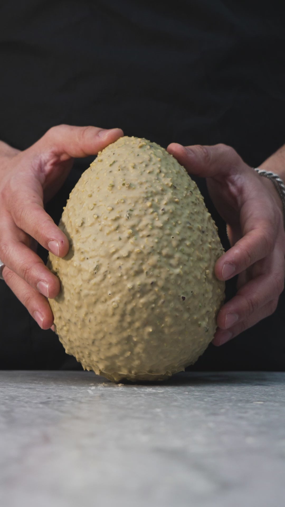 Uovo al Pistacchio con granella di pistacchi