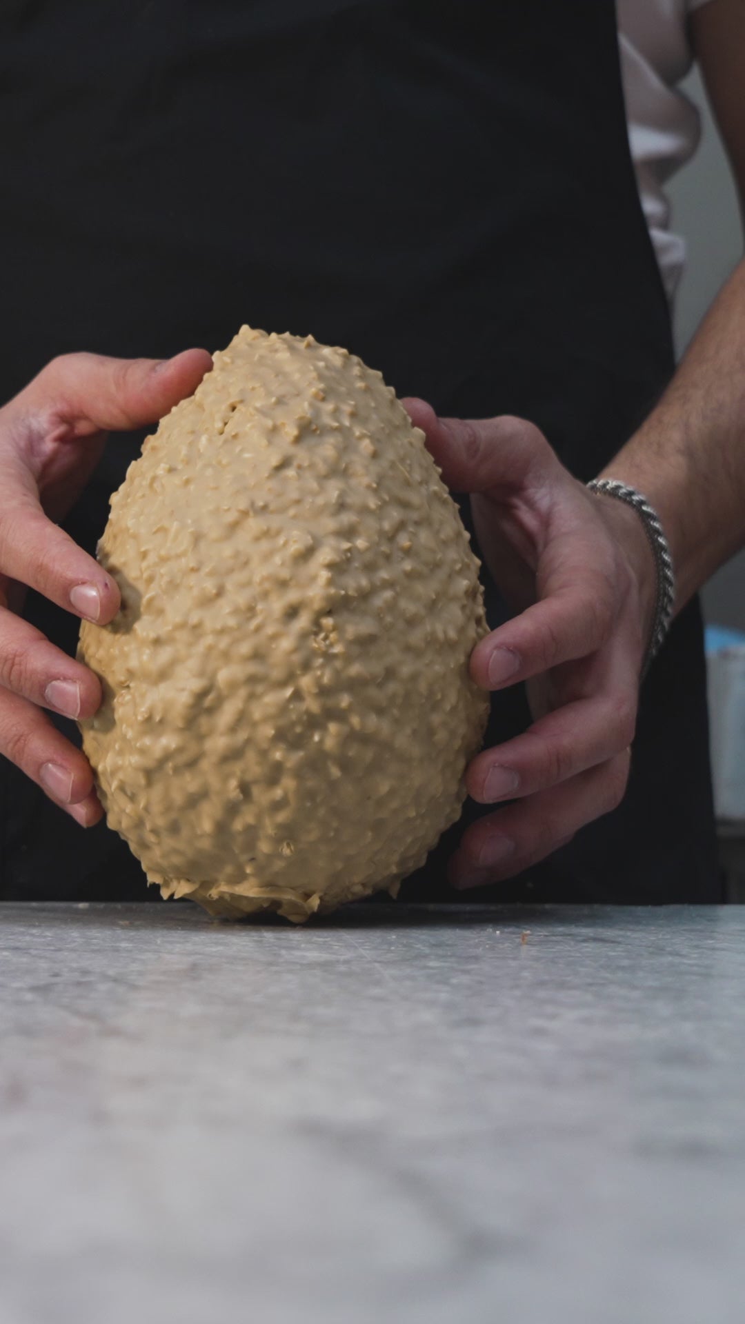 Uovo al Caramello con granella di arachidi