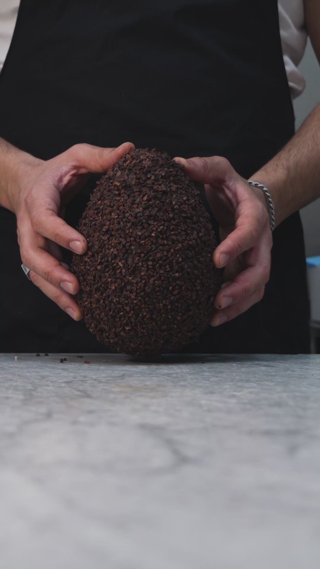 Uovo Tartufo Nero al fondente con fave di cacao